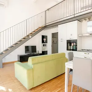 https://lussuoso-e-spazioso-loft-a-miiano.italymilanhotels.net